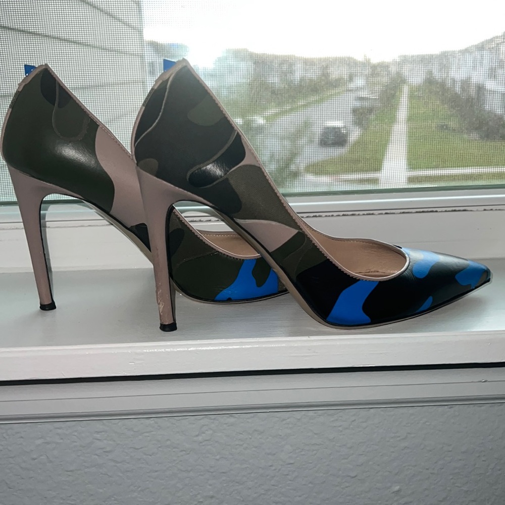 Valentino Garavani Psychedelic Camo Rockstud Pointed  Pump blue green black came
